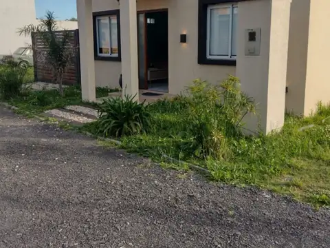 Casa Venta complejo Las Moras Bosques F. Varela 100