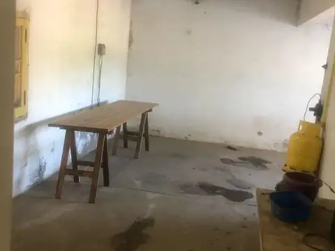 Casa 7 ambientes con 1 baño