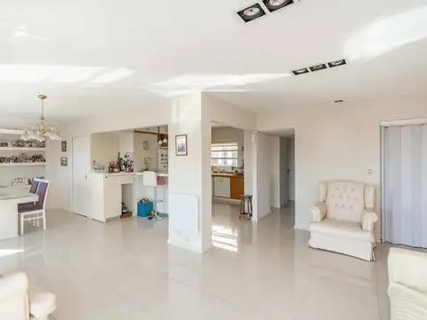 Departamento 4 ambientes con 3 baños