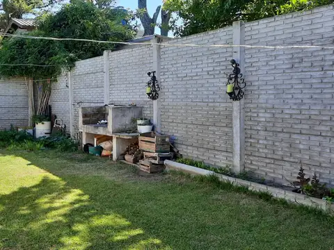 CASA A 100 METROS DEL GOLF DE VILLA GESELL