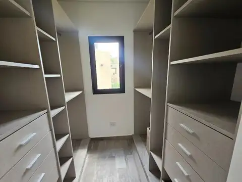 Casa en Venta con 5 cocheras