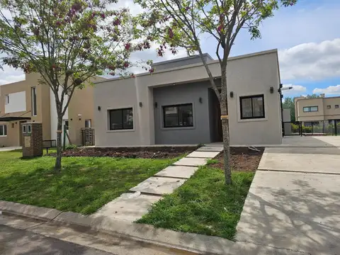 Casa 4 ambientes con 3 baños