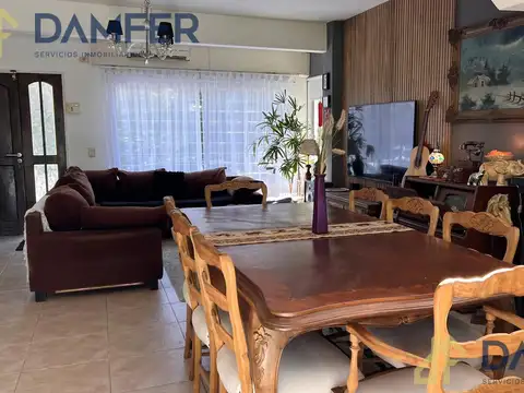 Casa 5 ambientes con 3 baños