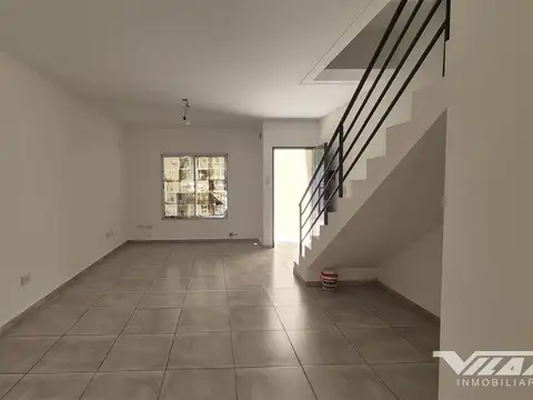 Duplex 4 amb  en venta c/ cochera y patio  - Villa Martelli