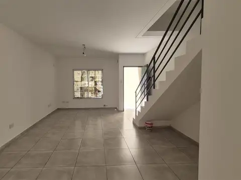 Duplex 4 amb  en venta c/ cochera y patio  - Villa Martelli