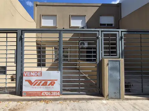 Duplex 4 amb  en venta c/ cochera y patio  - Villa Martelli