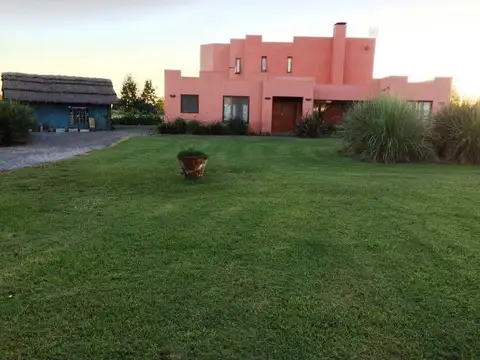 Chacra de categoría en Areco con autosuficiencia ENERGETICA