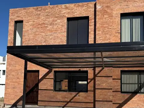 Depto Tipo Casa 3 ambientes con 2 baños