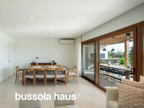 Casa en Venta con 6 cocheras