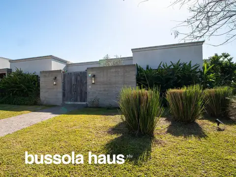 Casa en venta en una planta al lago central en Muelles Puertos Escobar