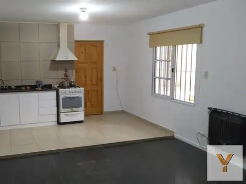 Casa 5 ambientes con 1 baño