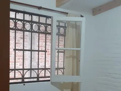 Casa en venta - 4 Dormitorios 1 Baño - 650Mts2 - Quilmes