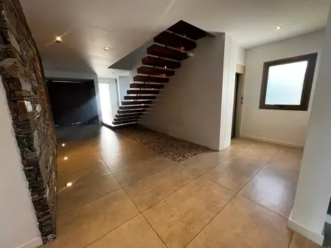 Departamento 11 ambientes con 4 baños