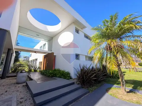 CASA AL BOSQUE EN VENTA EN LOS CASTORES, NORDELTA