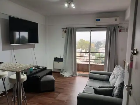 VENTA DEPARTAMENTO LUMINOSO Y DE AMPLIOS AMBIENTES