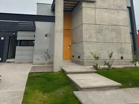 Casa en Venta en Russell, Maipú