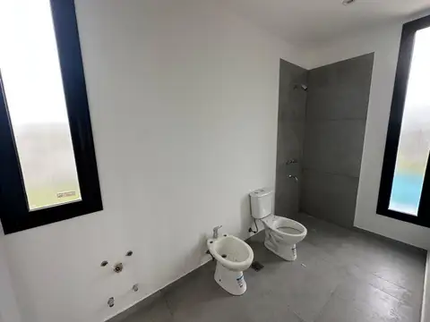 Casa 4 ambientes con 4 baños