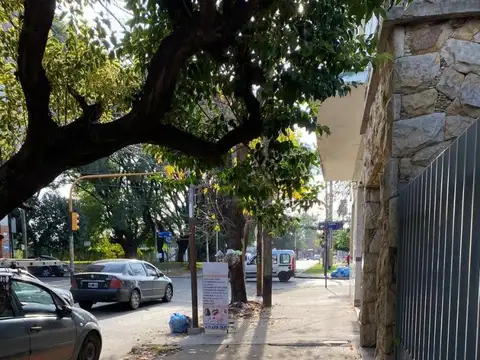 Casa en Venta con 6 cocheras