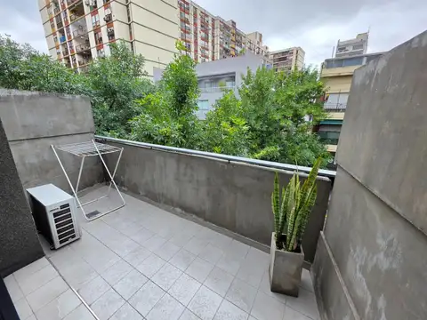 MONOAMBIENTE AMOBLADO, CON COCHERA y TERRAZA PROPIA