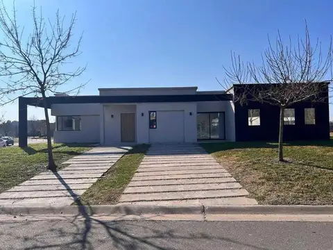 Casa en Venta con 1 cochera