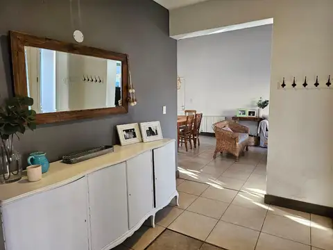 Casa 6 ambientes con 4 baños