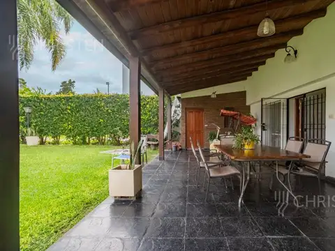 Casa en Venta con 2 cocheras
