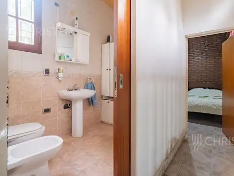 Casa en venta en La Tatenguita. 3 dormitorios   3 baños   cochera doble   pileta