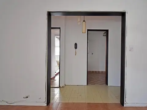 EXCELENTE 3 AMBIENTES EN FLORES con lavadero independiente