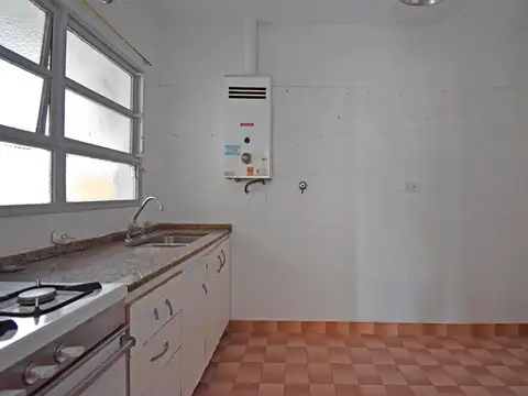 EXCELENTE 3 AMBIENTES EN FLORES con lavadero independiente