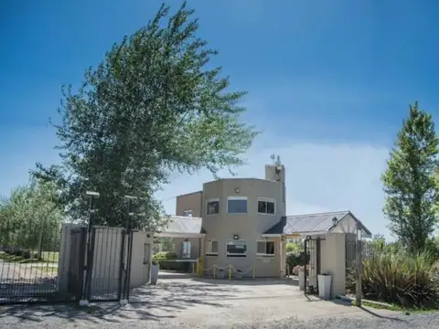 VENTA CASA 3 AMBIENTES BARRIO DOMSELAAR CHICO PILETA PARRILLA LAVADERO