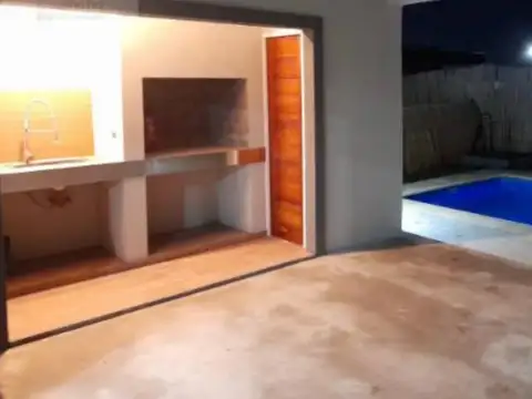 Casa 3 ambientes con 2 baños