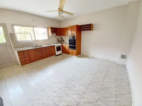 Casa - Alquiler - Argentina, Ramos Mejia - SARGENTO CABRAL 434