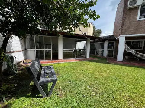 Casa 5 ambientes con 3 baños