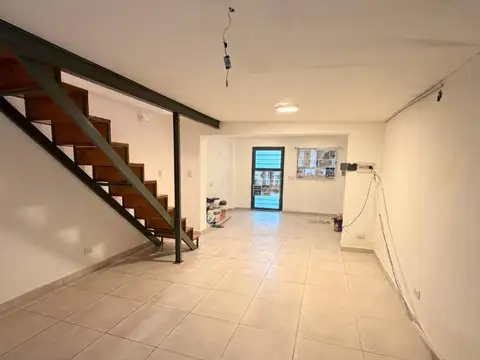 Depto Tipo Casa en Alquiler de 2 dormitorios