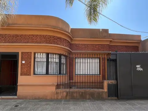 CASA AMERICANA EN EXCELENTE ZONA
