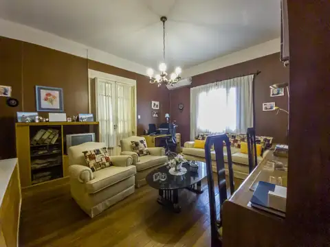 Casa 5 amb, 2 dormis, Living, Cocina, Comedor, Patios, Cochera, Parrilla, Quincho (Villa del Parque)