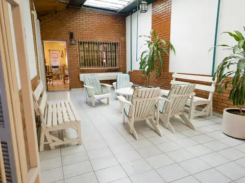 Casa 5 ambientes con 2 baños