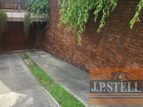 Casa 5 ambientes con 3 baños