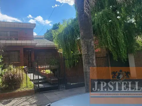 Casa 5 Ambientes c/ Garaje 2 autos - 260 m² s/ Lote 374 n² - San Justo