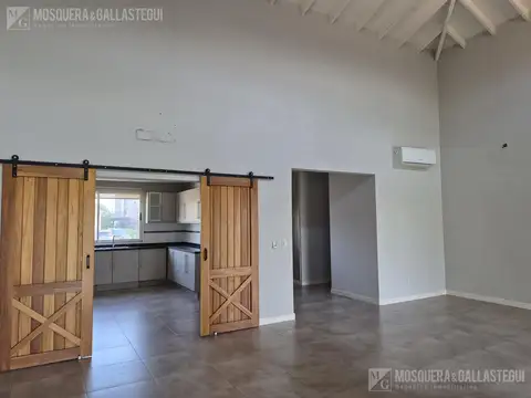 Casa 6 ambientes con 4 baños