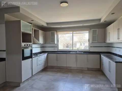 Casa en Alquiler en Villanueva, USD 2.300