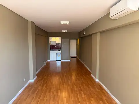 Departamento muy luminoso para vivienda en Microcentro.