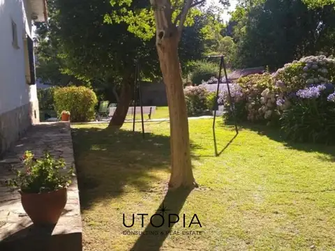 Casa en Venta con 3 cocheras