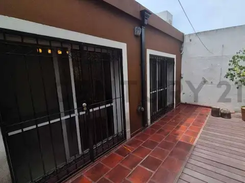 VENTA CASA 3 AMB C/COCHERA - MORON - APTO CREDITO