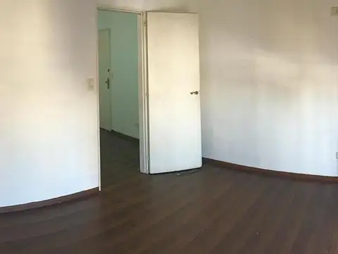 Departamento monoambiente dividido - cocina separada - centro de Morón