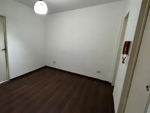 Departamento monoambiente dividido - cocina separada - zona centro en Venta - Morón