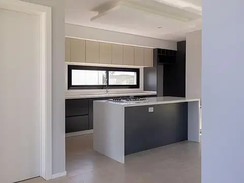 Casa de 4 ambientes, a entregar, en barrio Canning Chico. Canning, Esteban Echeverría.