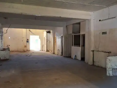 Galpon en Venta 28  mts Fondo