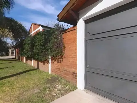 Casa 5 ambientes con 1 baño