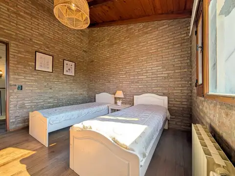 Casa en Venta con 3 cocheras